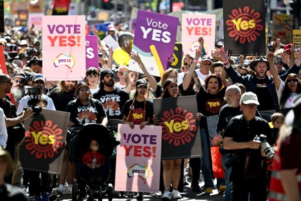 澳大利亚土著人权利支持者在投票前举行集会